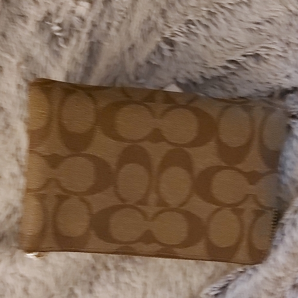 Coach wristlet - Picture 2 of 5